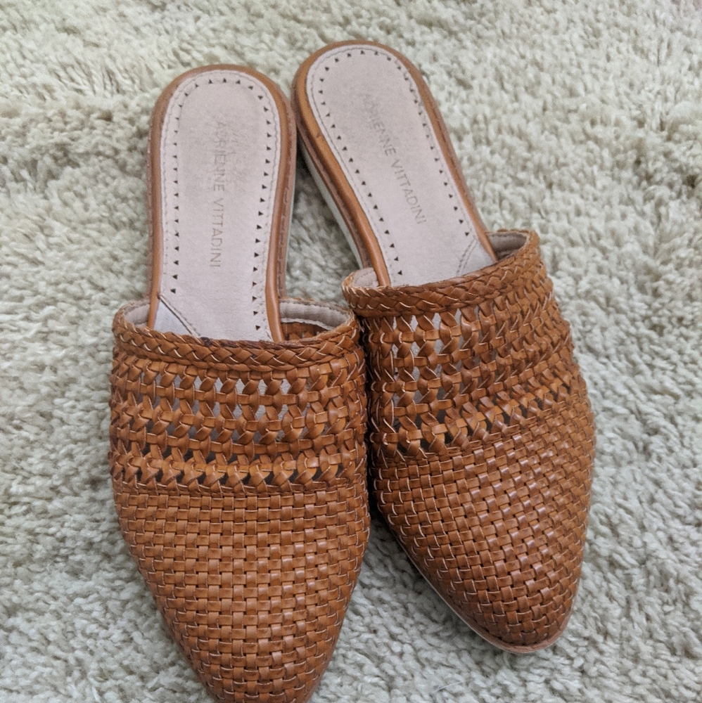 Woven flats